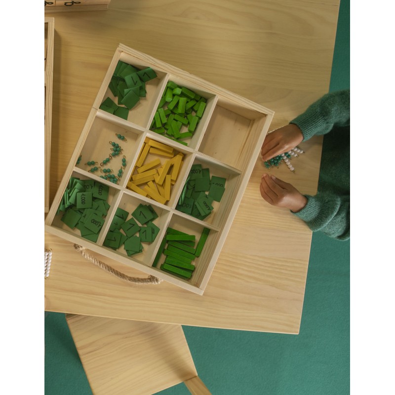 Petite boîte en bois avec 9 sections Montessori - 37,5x33x8 cm