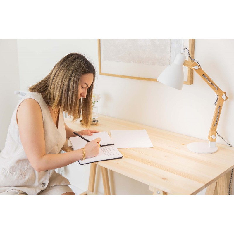 Bureau ANCORA avec plateau en bois 120×60 cm et pieds en bois et textile.